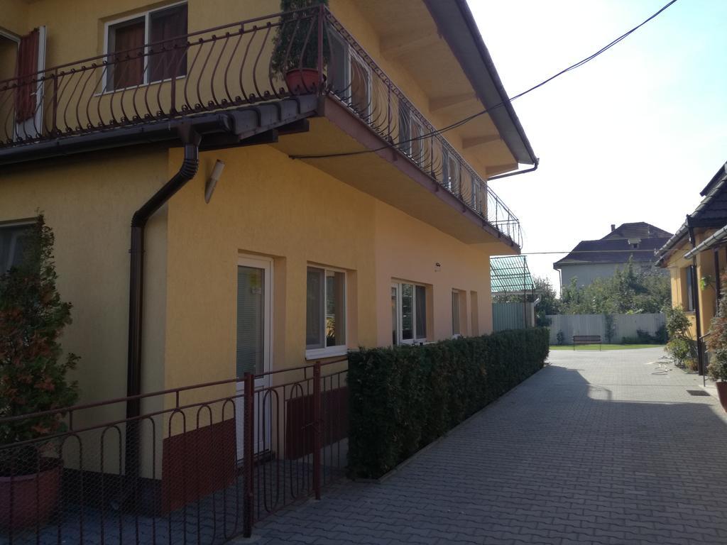 Отель Casa Aurora Турда Экстерьер фото